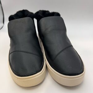 TOMS Women's Paxton Black Leather Faux Fur Slip-On Sneakers